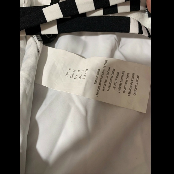 NEW $129 La Blanca Fine Line Halter One-Piece Swimsuit‎ Black-White [SZ 6 ] - Picture 8 of 8